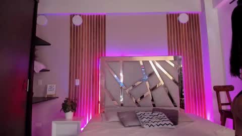 sweetviolet___ online show from 09-17-25, 12:29