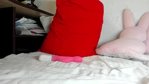 Snapshot of sweety_cum chatting on 12-14-24, 10:50 Mia online show from 12-14-24, 10:50