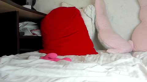 Snapshot of sweety_cum chatting on 12-20-24, 10:43 Mia online show from 12-20-24, 10:43