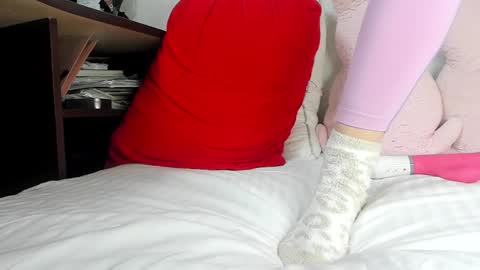 Snapshot of sweety_cum chatting on 01-12-25, 05:11 Mia online show from 01-12-25, 05:11