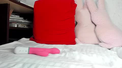 Snapshot of sweety_cum chatting on 01-20-25, 12:15 Mia online show from 01-20-25, 12:15