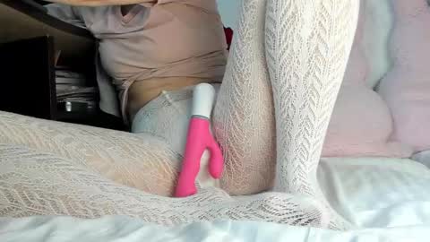 Snapshot of sweety_cum chatting on 02-02-25, 01:45 Mia online show from 02-02-25, 01:45