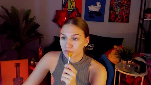Snapshot of sweety_emilya chatting on 03-15-26, 03:12 Emily online show from 03-15-26, 03:12