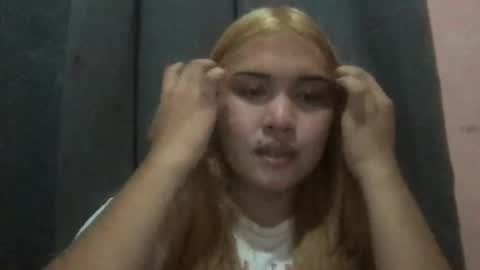 Snapshot of sweety_heart18 chatting on 07-12-26, 04:20 sweety_heart18 online show from 07-12-26, 04:20