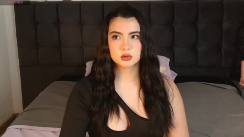 Snapshot of sweety_nicole_ chatting on 11-08-25, 02:01 sweety nicole 3 online show from 11-08-25, 02:01