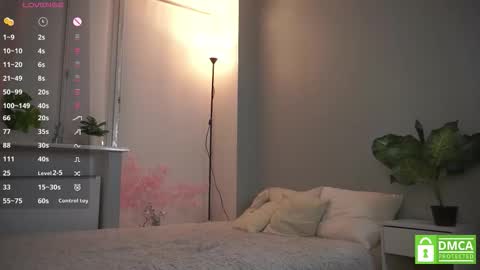 Snapshot of sweetyoops chatting on 09-12-25, 07:03 Astrid online show from 09-12-25, 07:03
