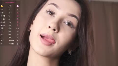 Snapshot of sweetyoops chatting on 09-25-25, 06:50 Astrid online show from 09-25-25, 06:50