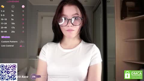 Snapshot of sweetyoops chatting on 10-17-25, 05:48 Astrid online show from 10-17-25, 05:48