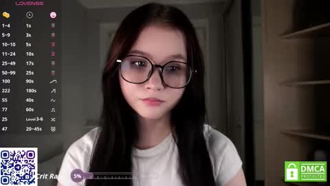 Snapshot of sweetyoops chatting on 10-19-25, 06:08 Astrid online show from 10-19-25, 06:08