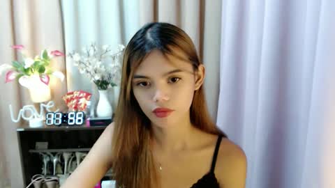Snapshot of sweetytrannygirlxx chatting on 12-18-25, 03:56 Megan online show from 12-18-25, 03:56
