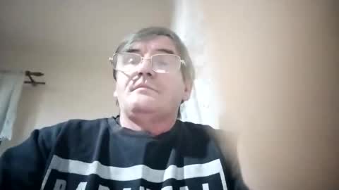 Snapshot of swergiu333 chatting on 01-12-26, 03:50 Raymond online show from 01-12-26, 03:50