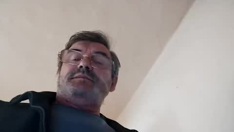 Snapshot of swergiu333 chatting on 04-26-26, 08:12 Raymond online show from 04-26-26, 08:12