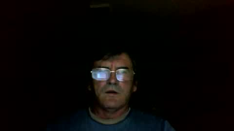 Snapshot of swergiu333 chatting on 05-18-26, 04:18 Raymond online show from 05-18-26, 04:18