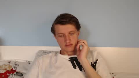 Snapshot of swetieeglow chatting on 03-17-26, 06:50 Cat online show from 03-17-26, 06:50