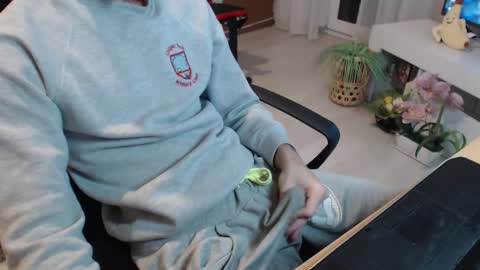 SwetLittleBoy4u online show from 10-01-25, 06:03