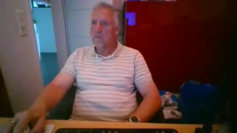 Snapshot of swiss_german_01 chatting on 10-16-25, 06:58 swiss_german_01 online show from 10-16-25, 06:58