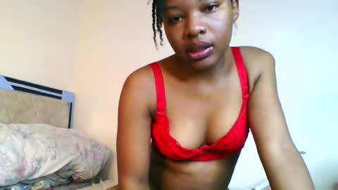 Snapshot of swit_candy chatting on 06-19-26, 06:34 Candy online show from 06-19-26, 06:34