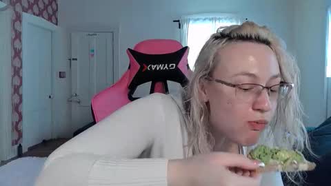 Snapshot of switchykitty chatting on 02-06-26, 03:59 ashley blayde online show from 02-06-26, 03:59