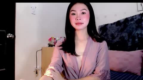 Snapshot of swt_asianholly chatting on 01-14-26, 12:05 Holly online show from 01-14-26, 12:05