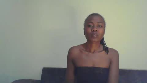 Snapshot of swtebony1 chatting on 12-29-24, 10:14 ALICIA online show from 12-29-24, 10:14
