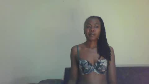 Snapshot of swtebony1 chatting on 02-01-25, 11:37 ALICIA online show from 02-01-25, 11:37