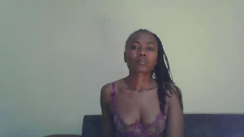 Snapshot of swtebony1 chatting on 02-17-25, 10:25 ALICIA online show from 02-17-25, 10:25
