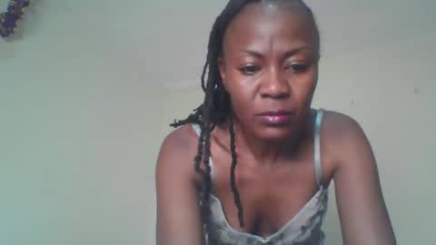 Snapshot of swtebony1 chatting on 11-21-25, 10:19 ALICIA online show from 11-21-25, 10:19