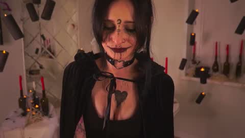 Snapshot of sybleyo chatting on 10-26-25, 11:27 Sophie online show from 10-26-25, 11:27