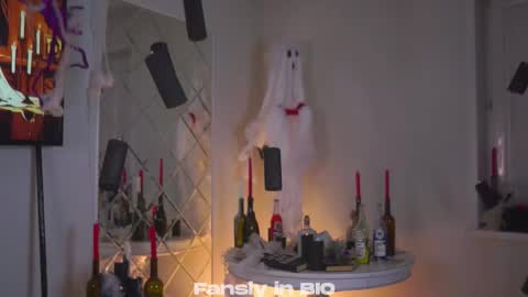 Snapshot of sybleyo chatting on 10-27-25, 11:25 Sophie online show from 10-27-25, 11:25