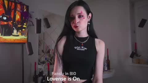 Snapshot of sybleyo chatting on 10-30-25, 11:44 Sophie online show from 10-30-25, 11:44