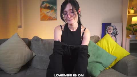 Snapshot of sybleyo chatting on 11-19-25, 11:32 Sophie online show from 11-19-25, 11:32