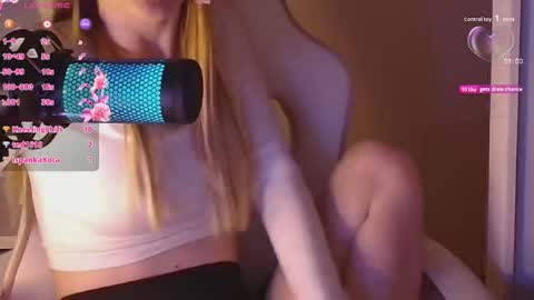 Snapshot of sydney_max chatting on 10-10-25, 02:21 Milena online show from 10-10-25, 02:21