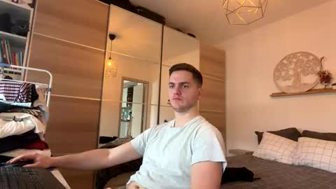 Snapshot of syl092 chatting on 02-14-26, 09:39 syl092 online show from 02-14-26, 09:39