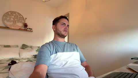 Snapshot of syl092 chatting on 03-04-26, 04:24 syl092 online show from 03-04-26, 04:24