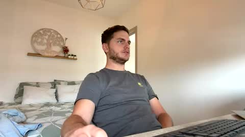 Snapshot of syl092 chatting on 03-12-26, 12:44 syl092 online show from 03-12-26, 12:44