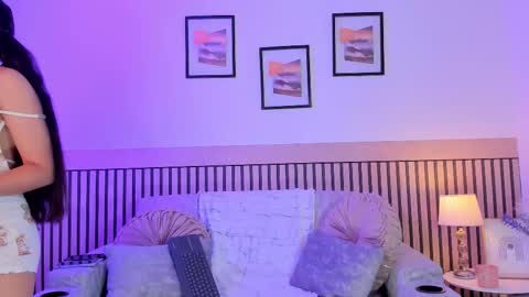 Snapshot of sylvana_cox chatting on 11-23-25, 04:23 sylvana online show from 11-23-25, 04:23