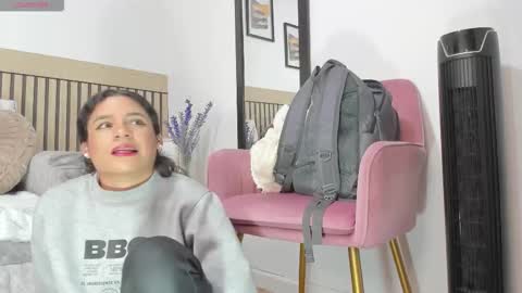 Snapshot of sylvana_cox chatting on 12-17-25, 03:23 sylvana online show from 12-17-25, 03:23