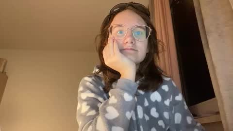 Sylvia online show from 10-22-25, 05:02