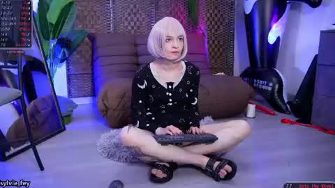 Snapshot of sylvie_fey chatting on 07-20-26, 01:09 Sylvie online show from 07-20-26, 01:09