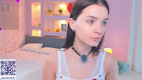 Snapshot of synne_glows chatting on 11-12-25, 07:13 Eva online show from 11-12-25, 07:13