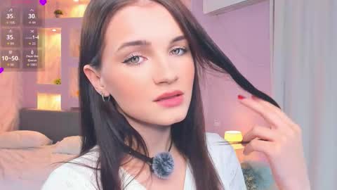 Snapshot of synne_glows chatting on 11-18-25, 07:07 Eva online show from 11-18-25, 07:07