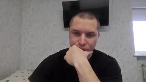 Snapshot of t30t chatting on 12-17-25, 06:41 Den online show from 12-17-25, 06:41