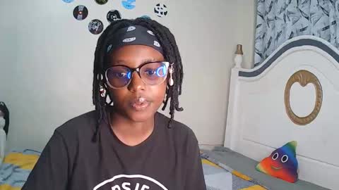 Snapshot of t_okyo chatting on 12-18-25, 02:39 TOKYO online show from 12-18-25, 02:39