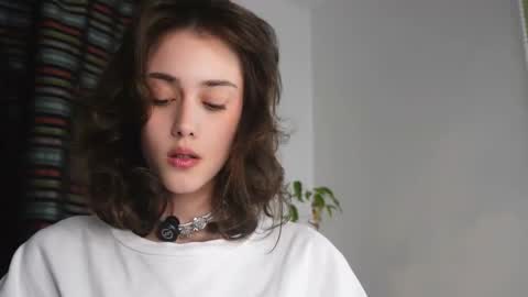 Snapshot of t_tragedienne chatting on 11-10-25, 01:43 Heeey im Helena3 -- fav555100333 -- pvts only premium and after my public show 3 online show from 11-10-25, 01:43