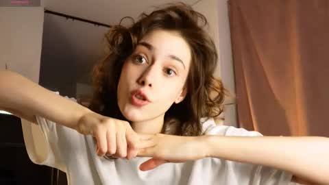 Snapshot of t_tragedienne chatting on 11-15-25, 01:18 Heeey im Helena3 -- fav555100333 -- pvts only premium and after my public show 3 online show from 11-15-25, 01:18