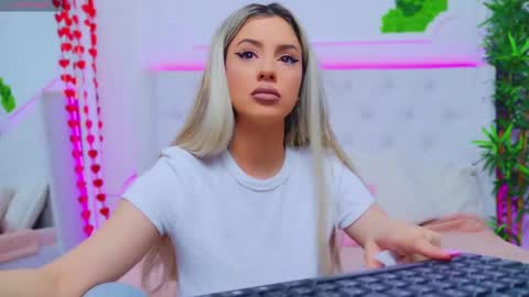 Arianna online show from 02-10-25, 01:22