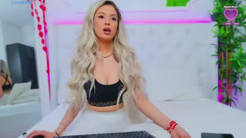 Arianna online show from 03-06-25, 01:46