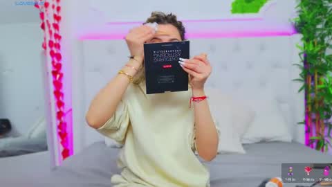 Arianna online show from 03-10-25, 01:21