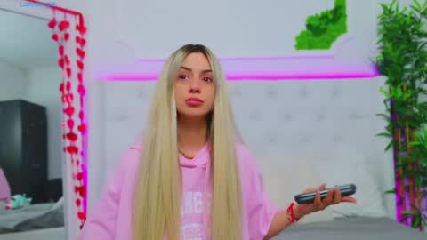 Arianna online show from 03-11-25, 01:23