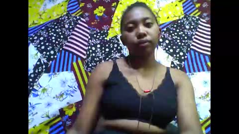 Snapshot of tahiriniah chatting on 10-18-25, 03:31 tahiriniah online show from 10-18-25, 03:31